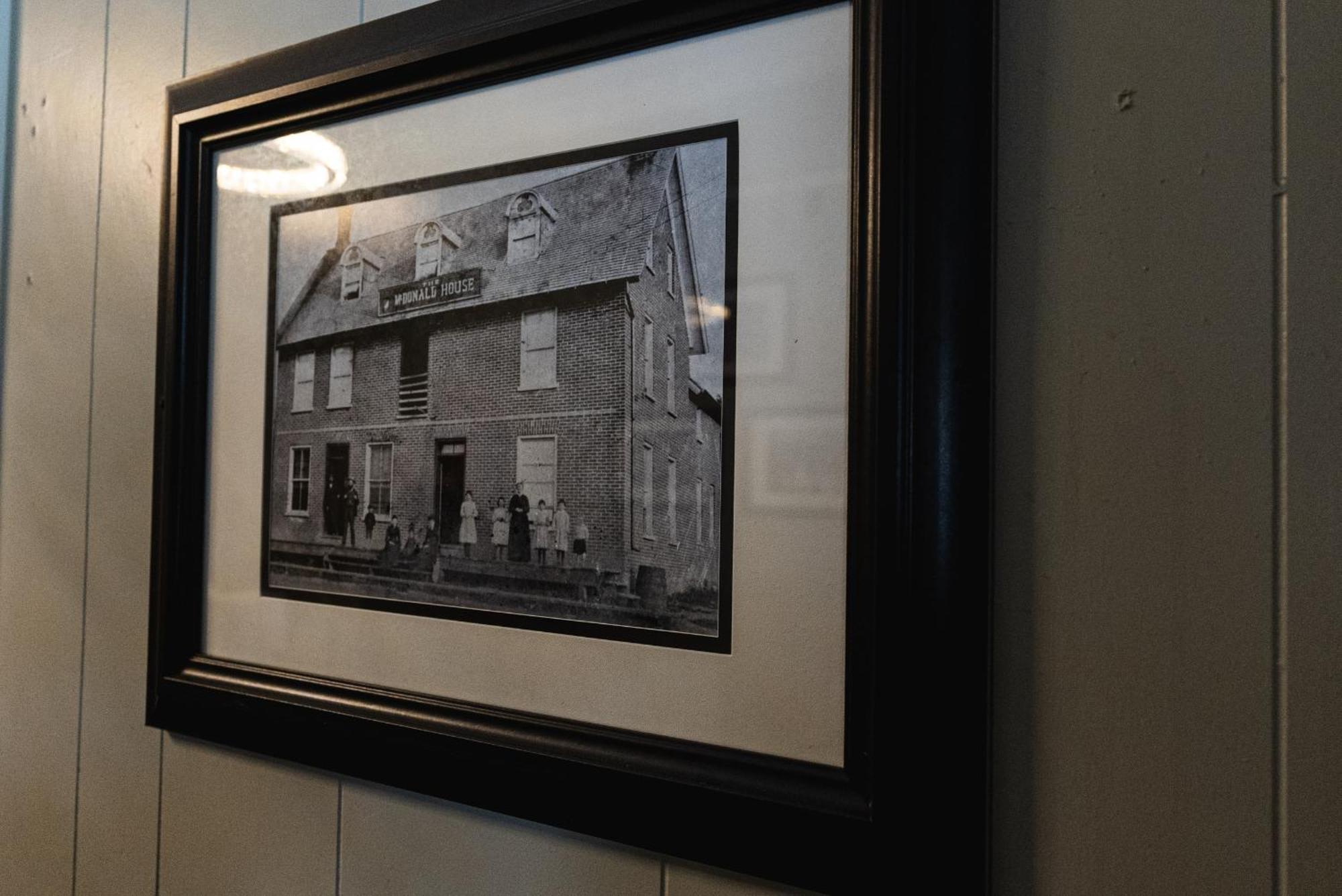 Atlantic Pub & Hotel Glen Robertson 외부 사진